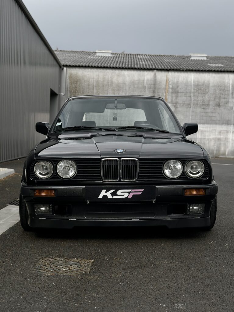 BMW E30 320i